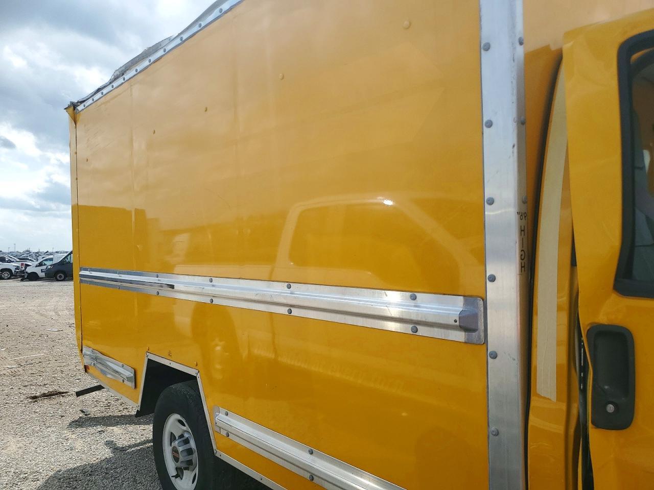 2024 GMC Savana BOX Truck