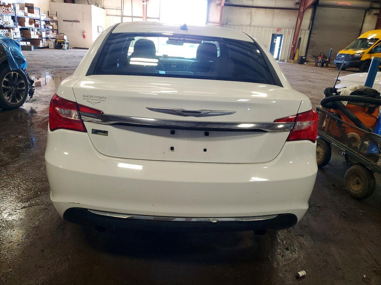 2013 Chrysler 200 lx