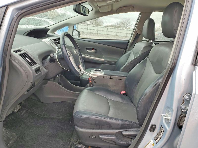 2014 Toyota Prius v Five