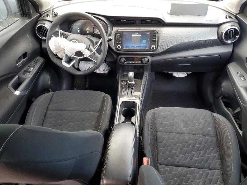 2022 Nissan Kicks sv