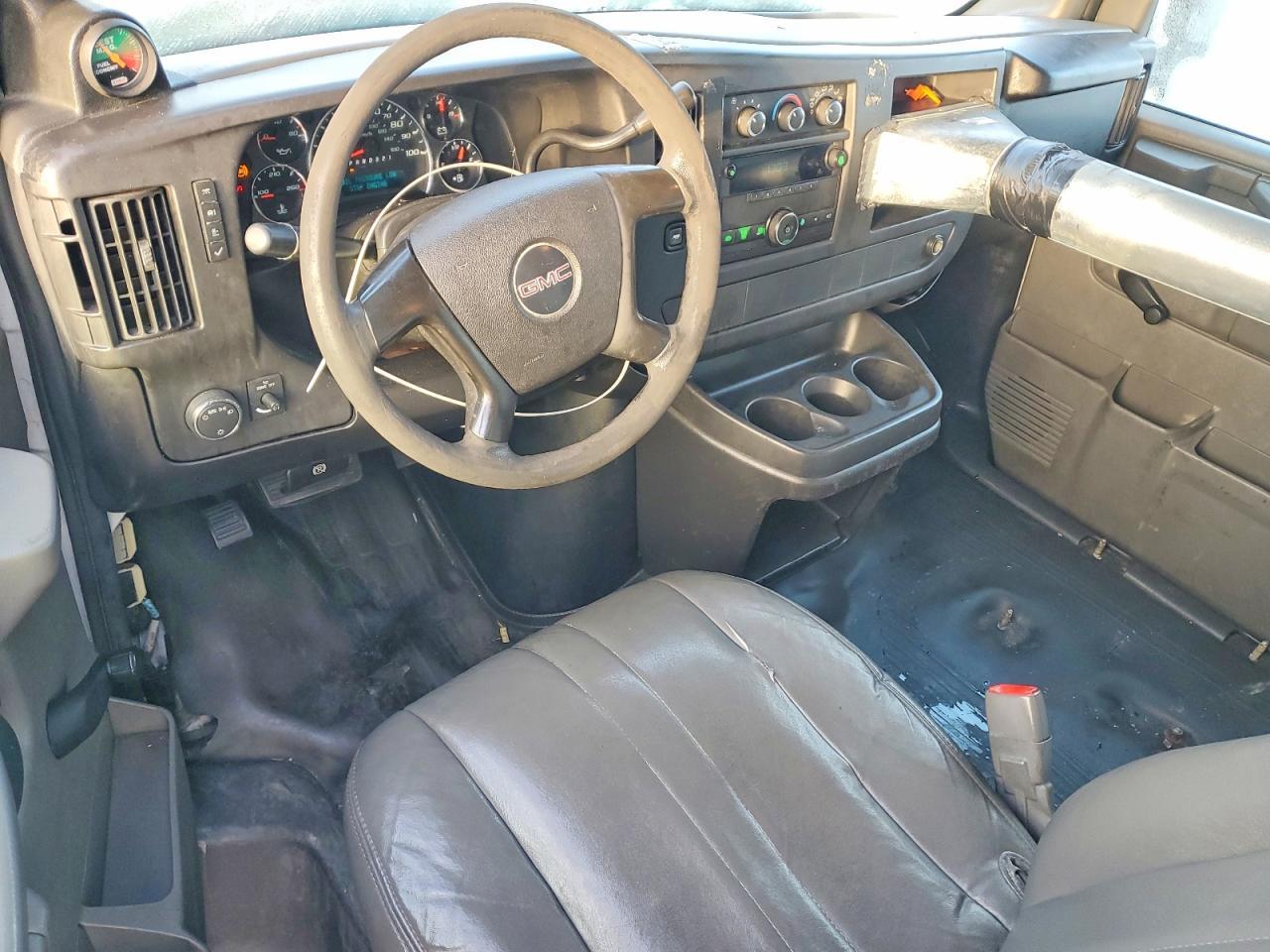 2009 GMC Savana BOX Truck