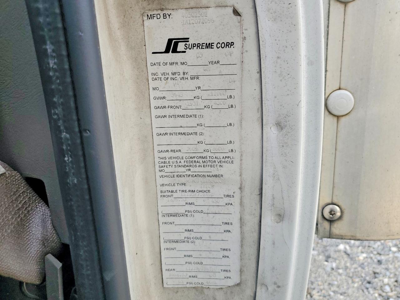 2004 Chev Rolet BOX Truck