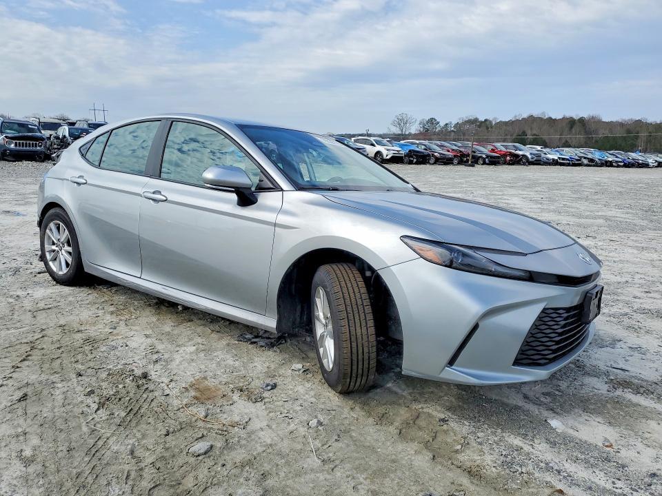 2025 Toyota Camry le