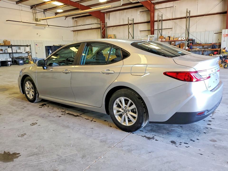 2025 Toyota Camry le