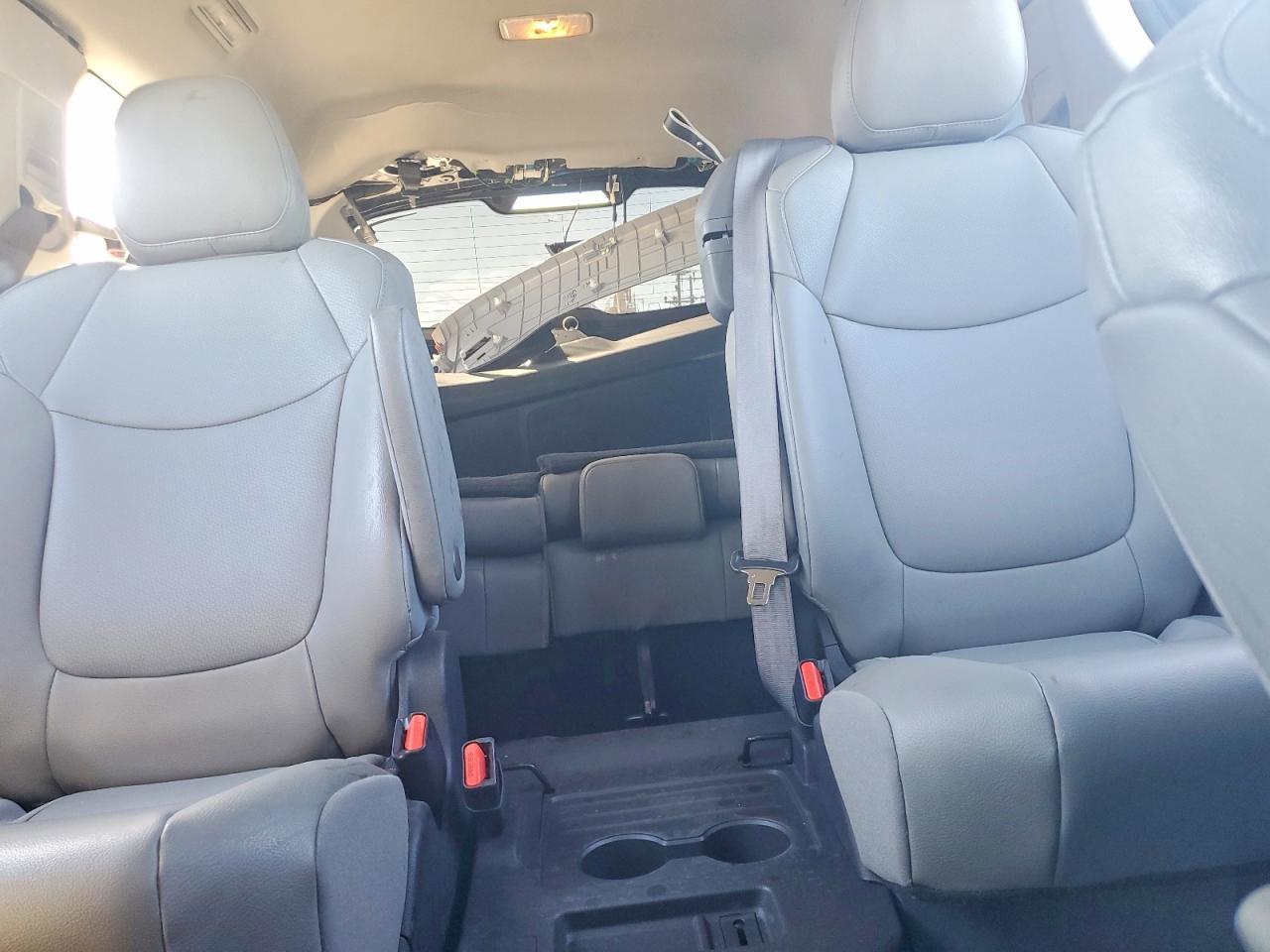 2022 Toyota Sienna xle 8-passenger