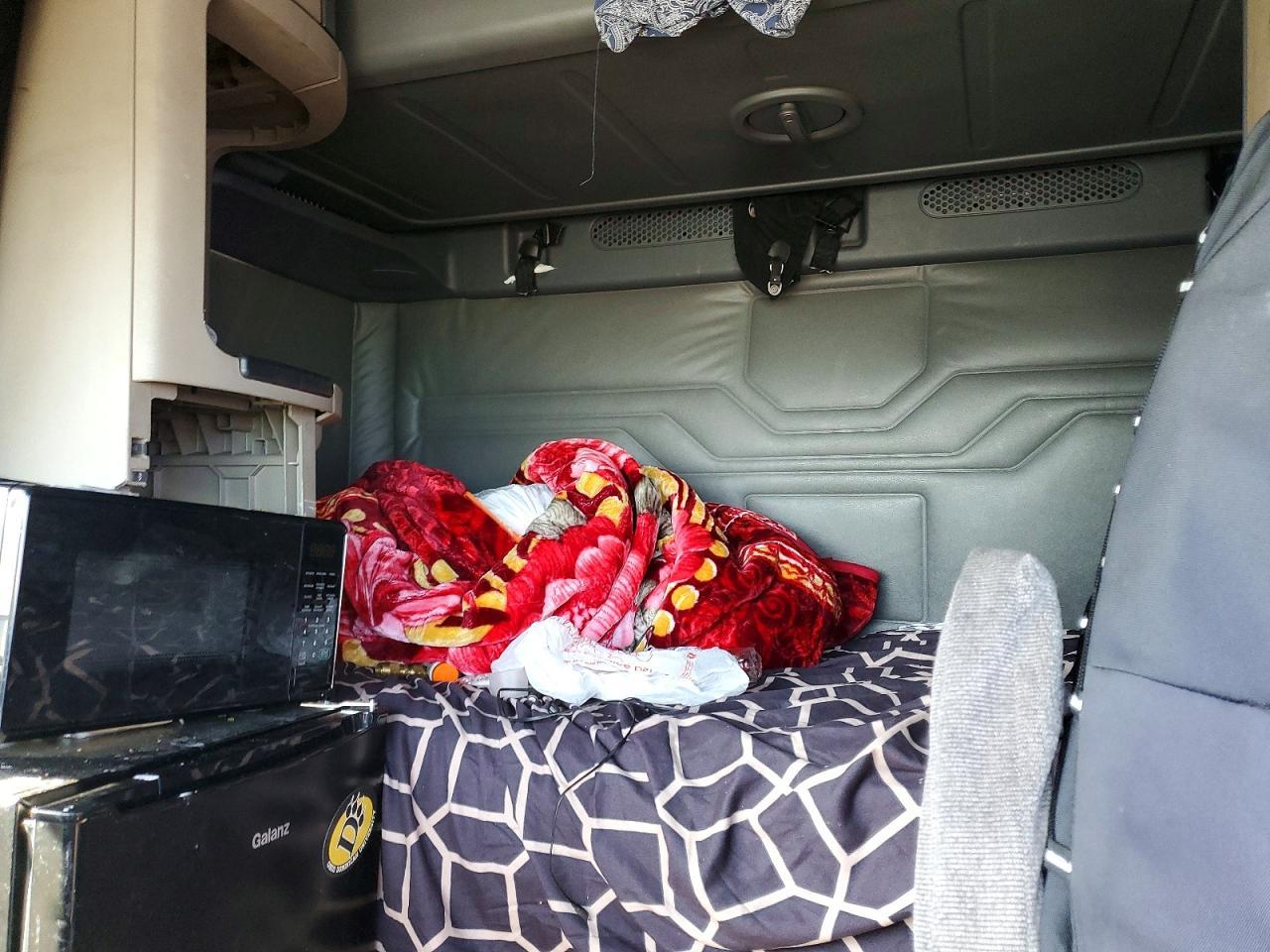 2016 Freigliner 2016 Freightliner Cascadia 125 Semi Truck