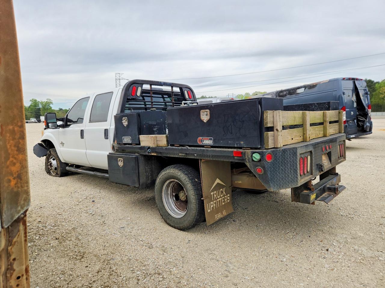2015 Ford F350 Super Duty Flatbed Truck