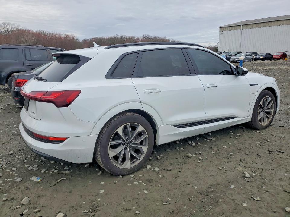 2021 Audi E-tron Premium Plus