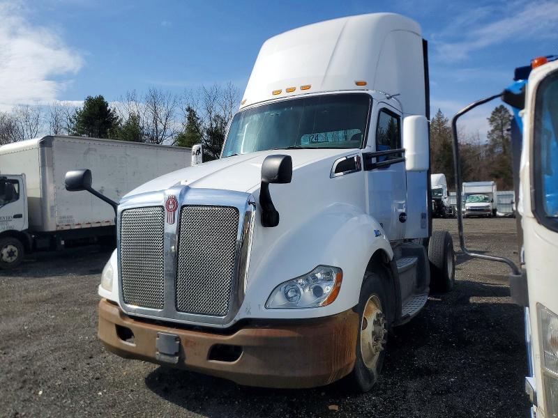 2016 Kenworth T680 Semi Truck