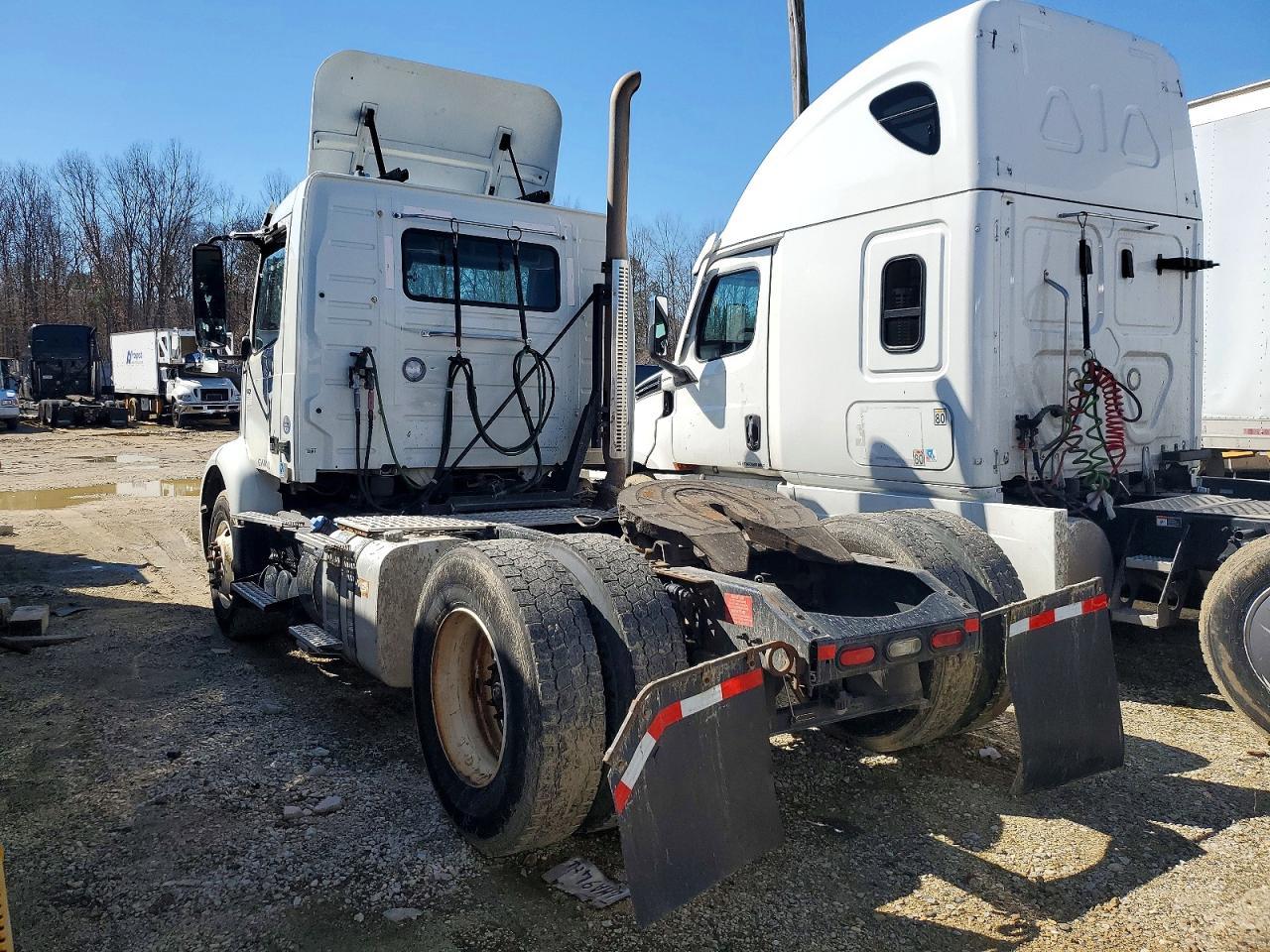 2019 Volvo VNR Semi Truck