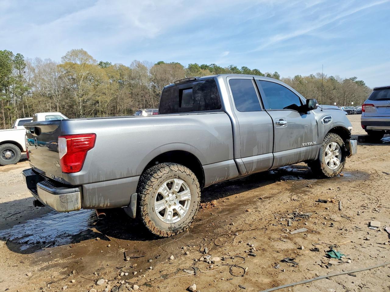 2017 Nissan Titan SV