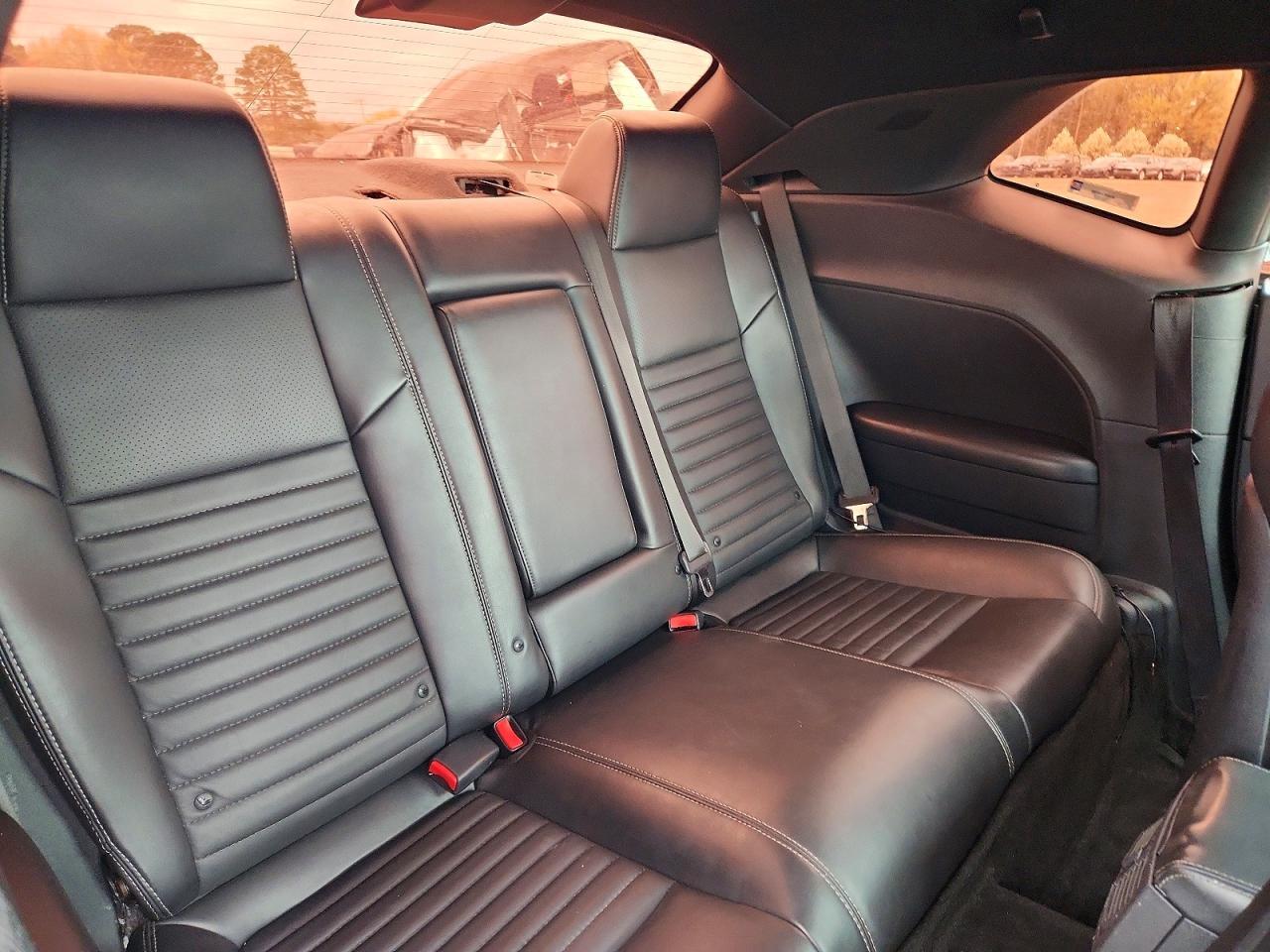 2014 Dodge Challenger sxt