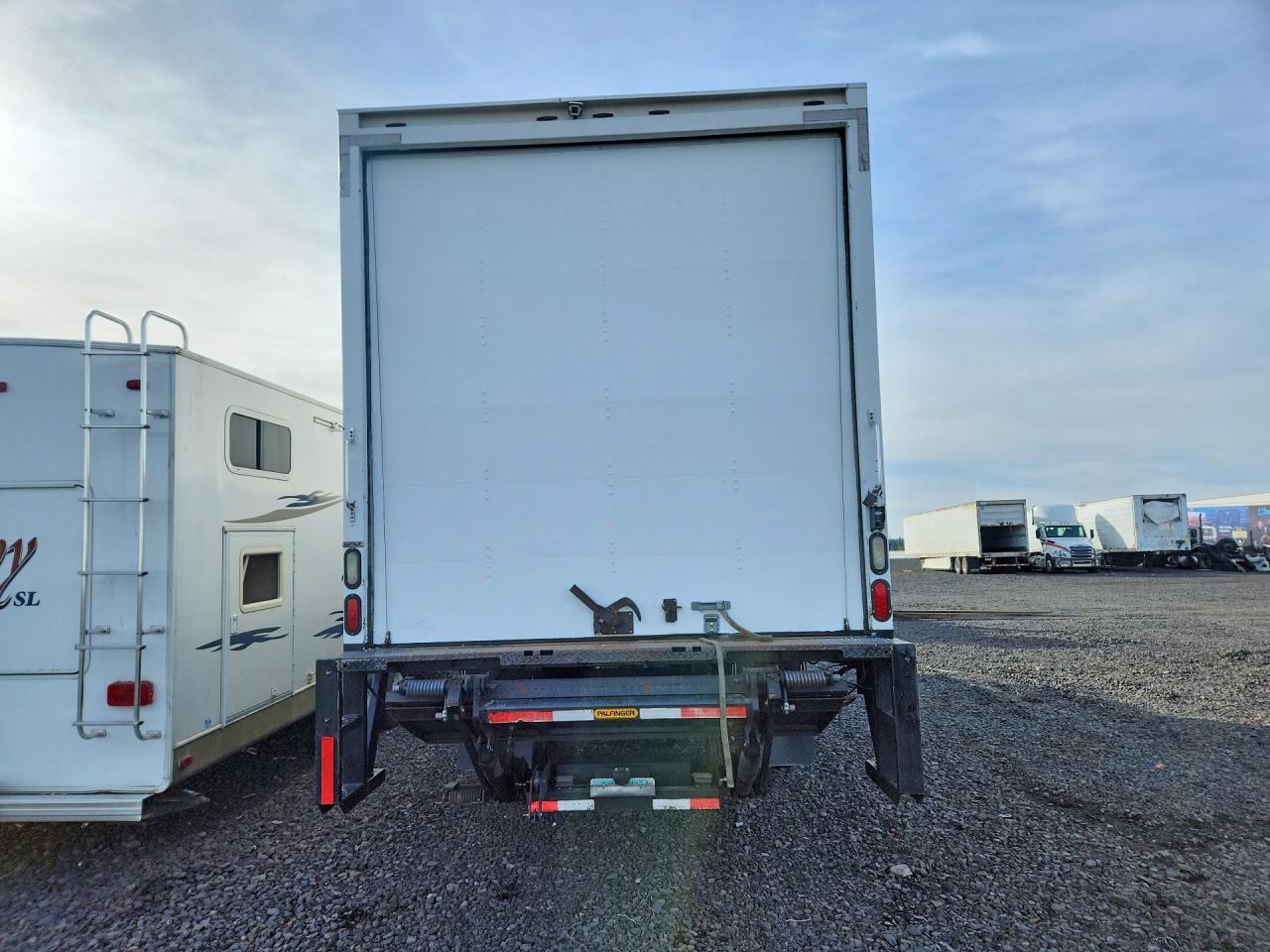 2015 Freightliner Business Class M2 BOX Truck