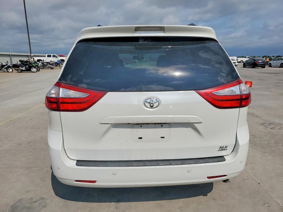 2016 Toyota Sienna xle 7-passenger
