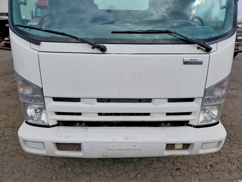2011 Isuzu NQR BOX Truck