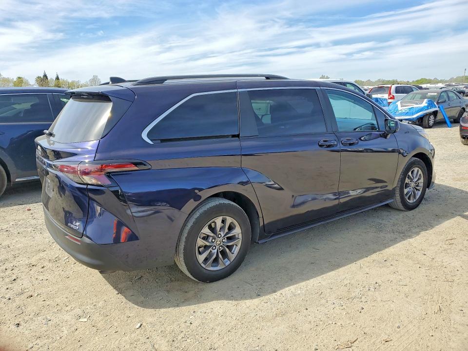 2024 Toyota Sienna le 8-passenger