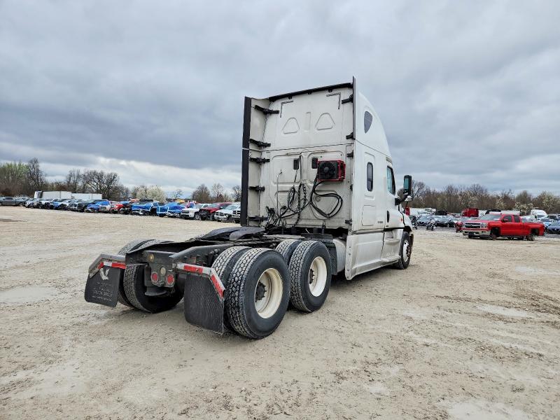 2015 Freigliner 2015 Freightliner Cascadia Semi Truck
