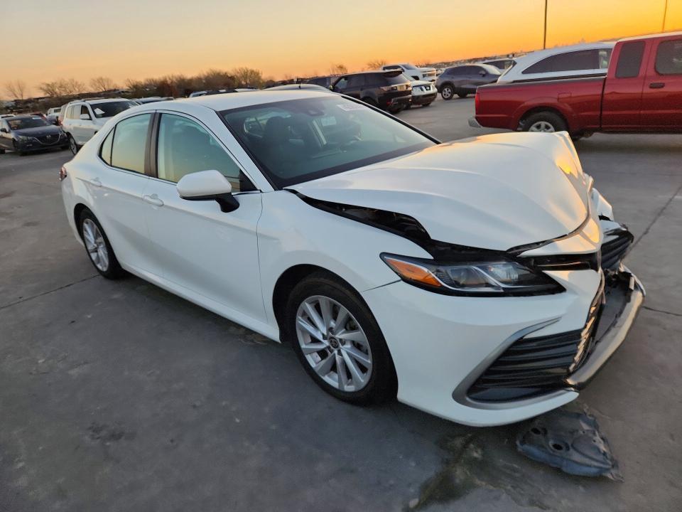 2021 Toyota Camry le