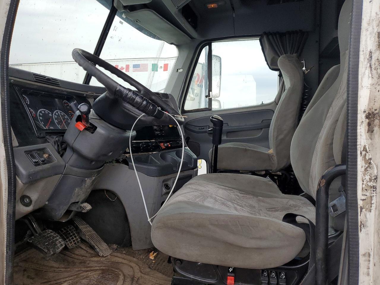 2007 Freightliner Columbia 120 Semi Truck