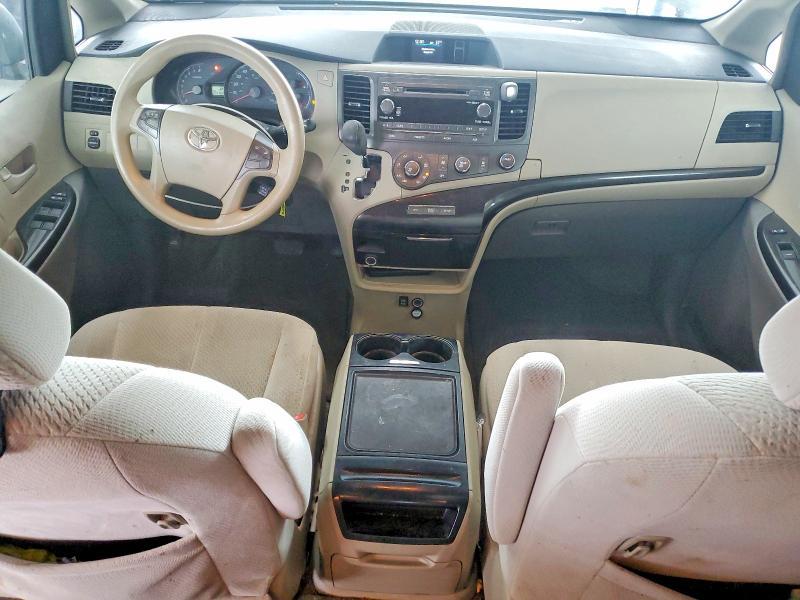 2012 Toyota Sienna le 8-passenger