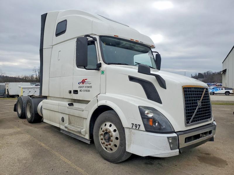 2016 Volvo VN VNL-Semi Truck