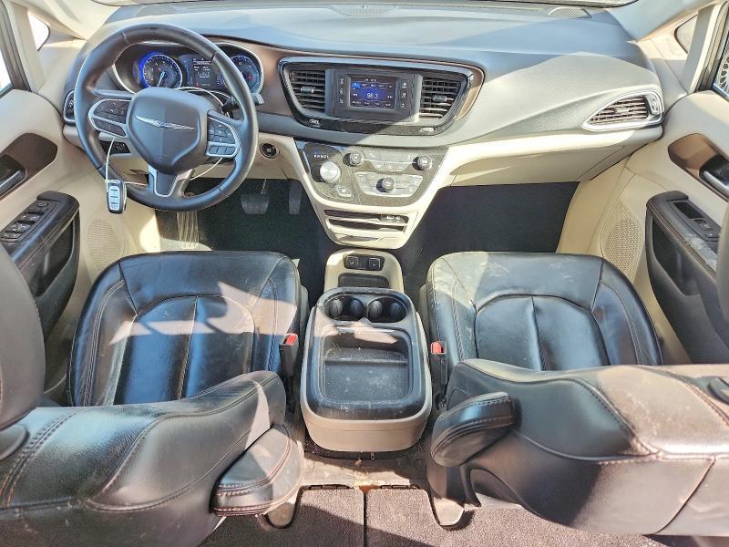 2017 Chrysler Pacifica Touring l