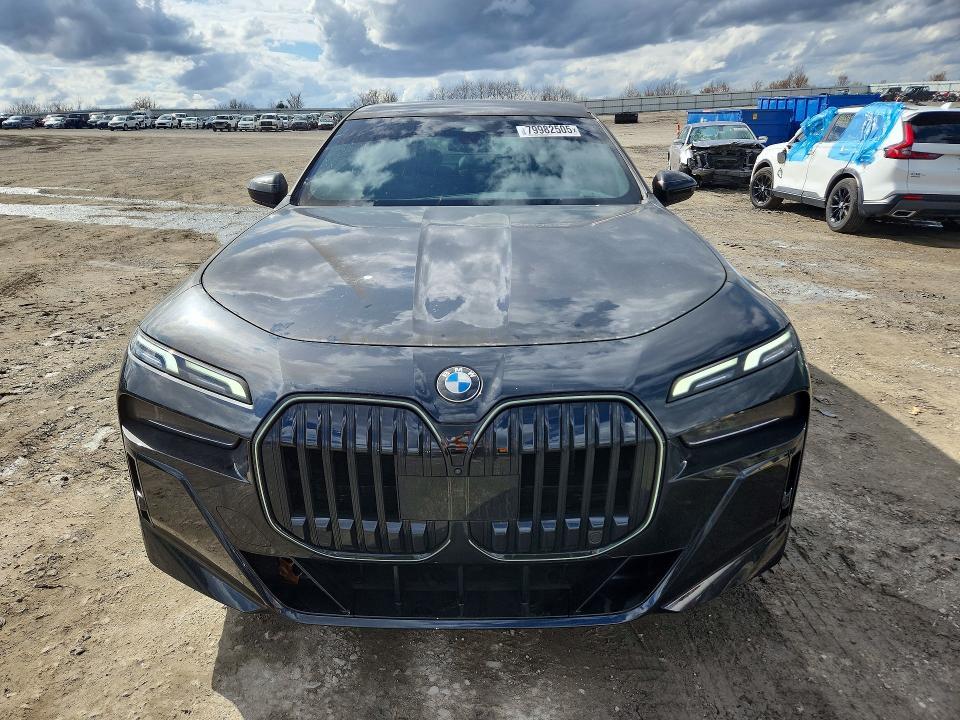2025 BMW 740 xi