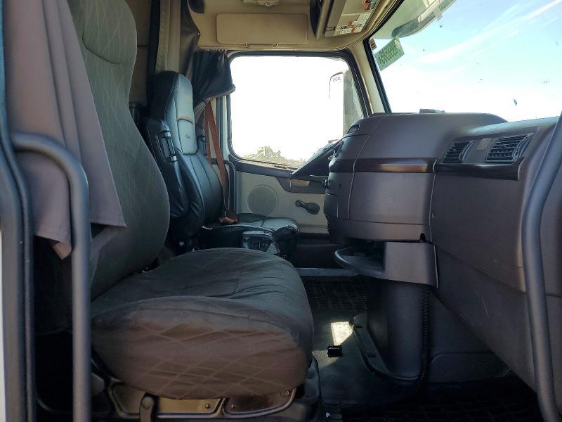 2014 Volvo VNL Semi Truck