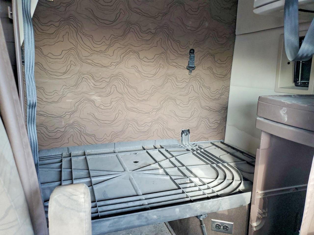 2013 Volvo VNL Semi Truck