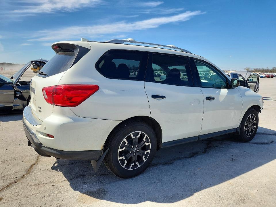 2019 Nissan Pathfinder sv