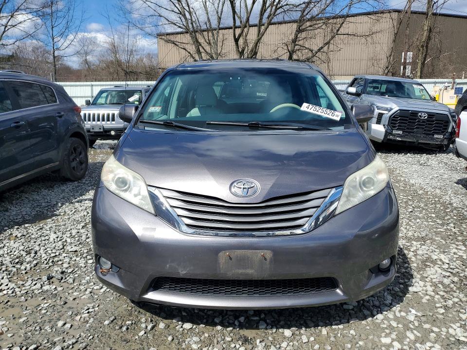 2013 Toyota Sienna xle 7-passenger