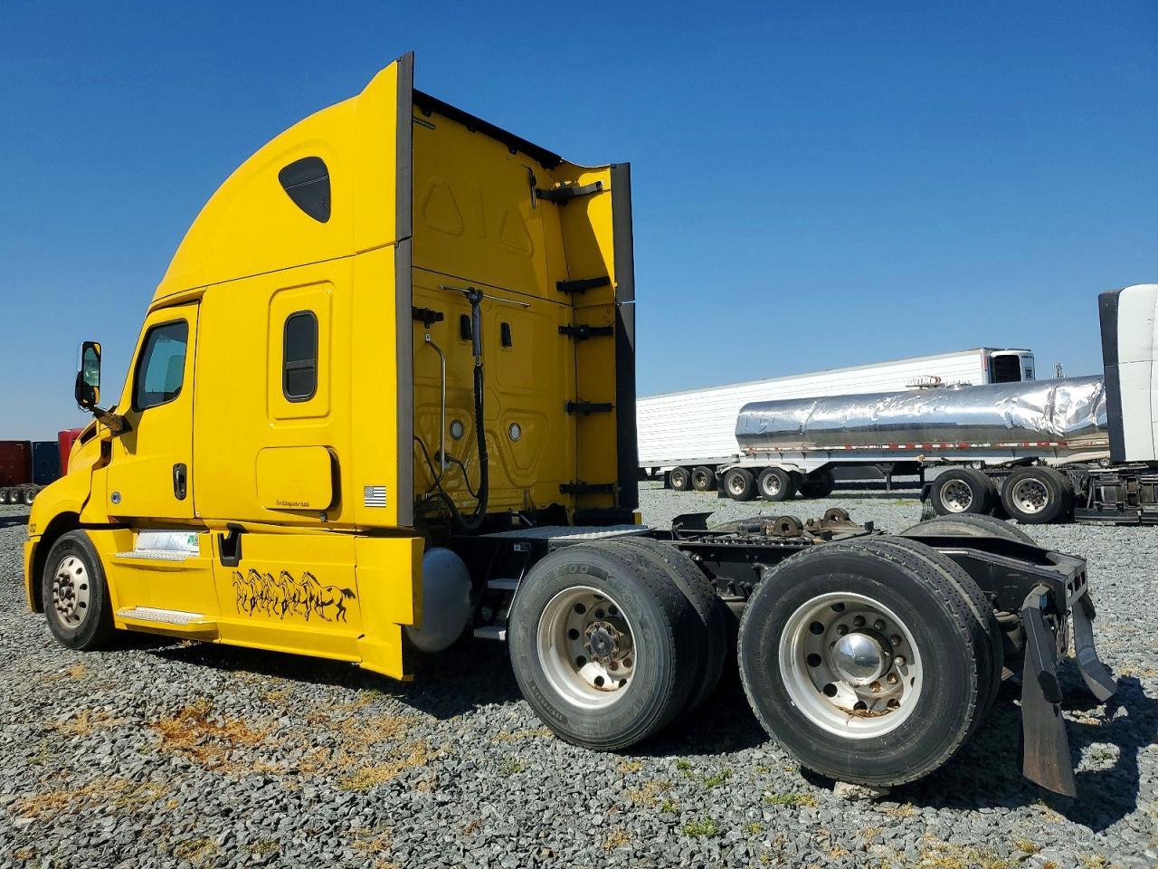 2019 Freigliner 2019 Freightliner Cascadia 126 Semi Truck