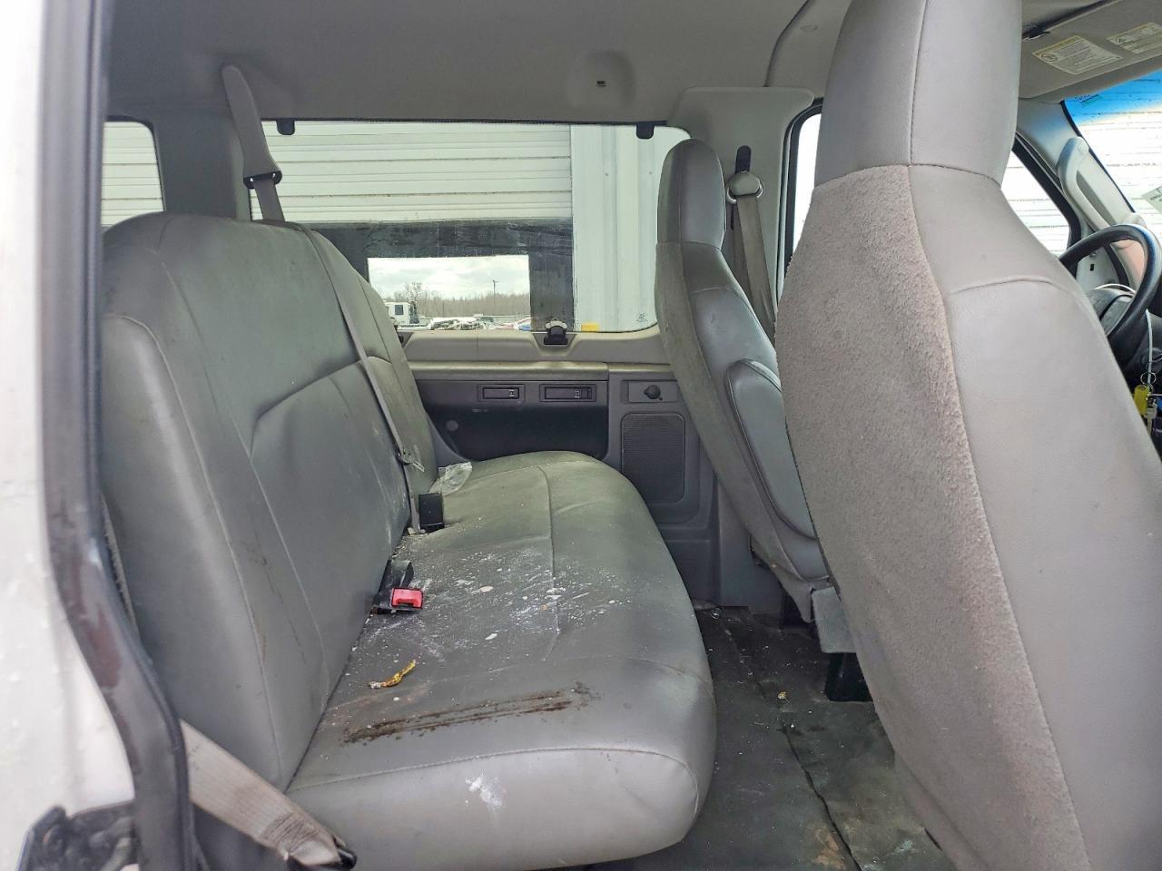 2013 Ford Econoline E350 Super Duty Wagon