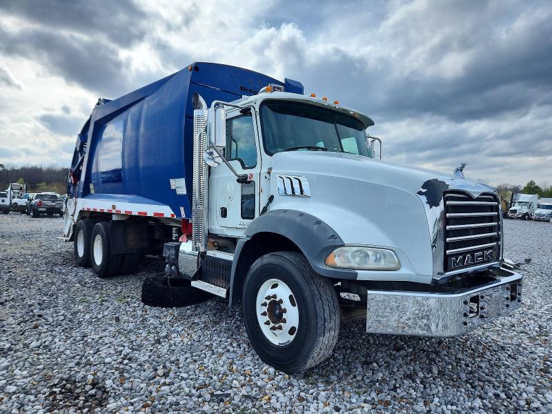 2013 Mack GU813 Refuse Truck