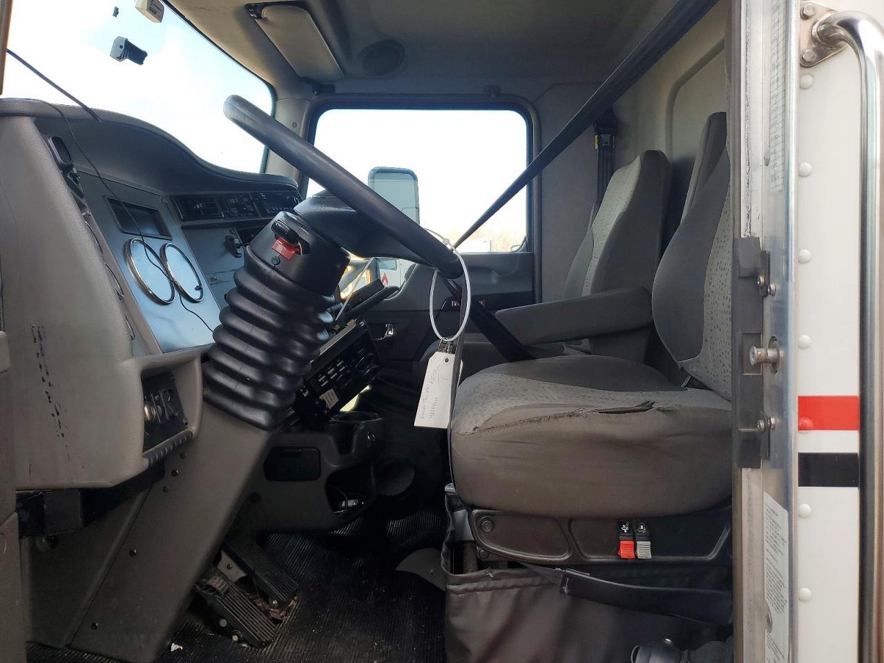 2015 Kenworth T370 BOX Truck