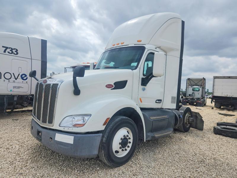 2017 Peterbilt 579 Semi Truck