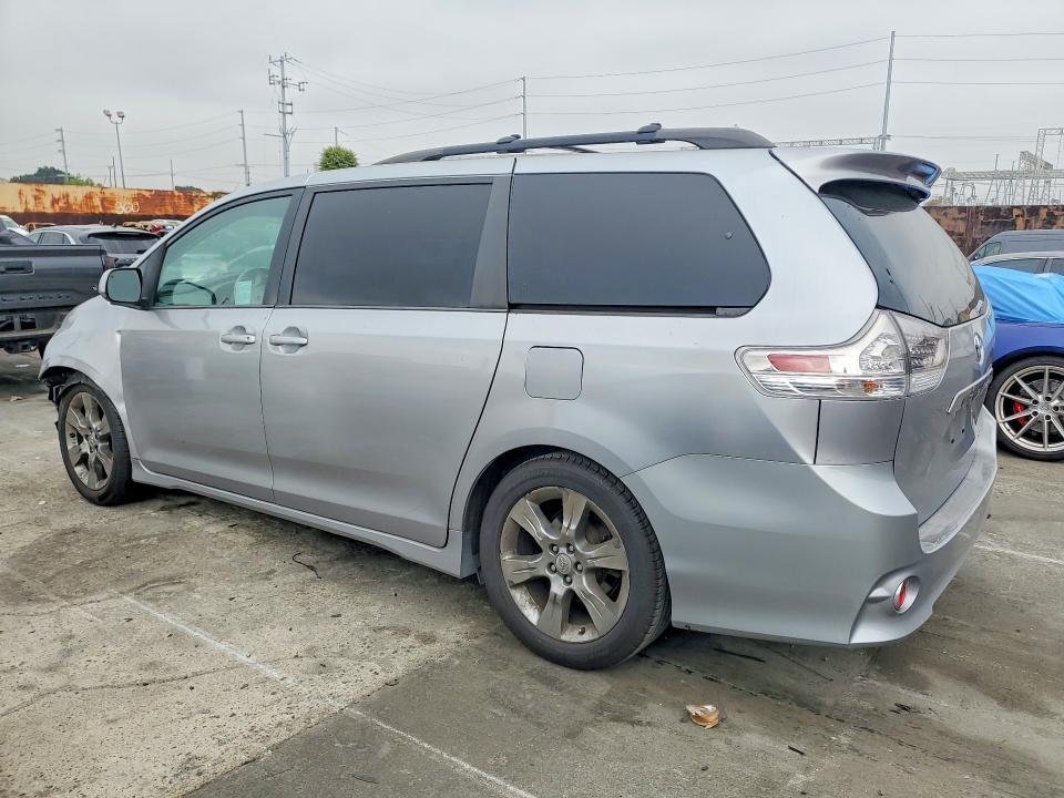 2012 Toyota Sienna se 8-passenger