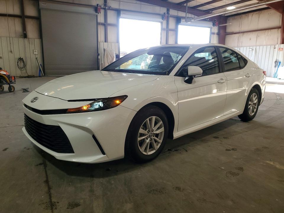 2025 Toyota Camry le