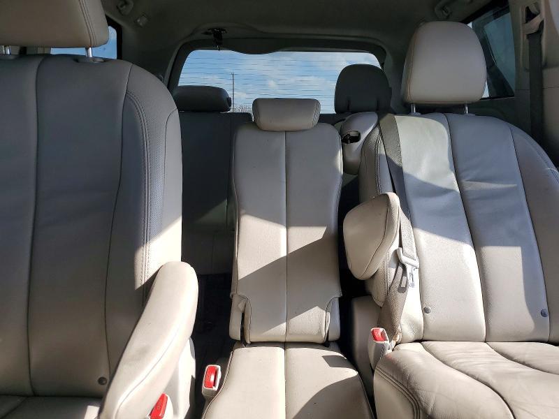 2014 Toyota Sienna xle 8-passenger