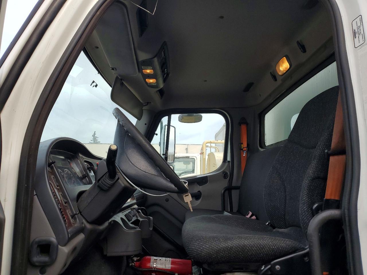 2012 Freigliner 2012 Freightliner Business Class M2 BOX Truck