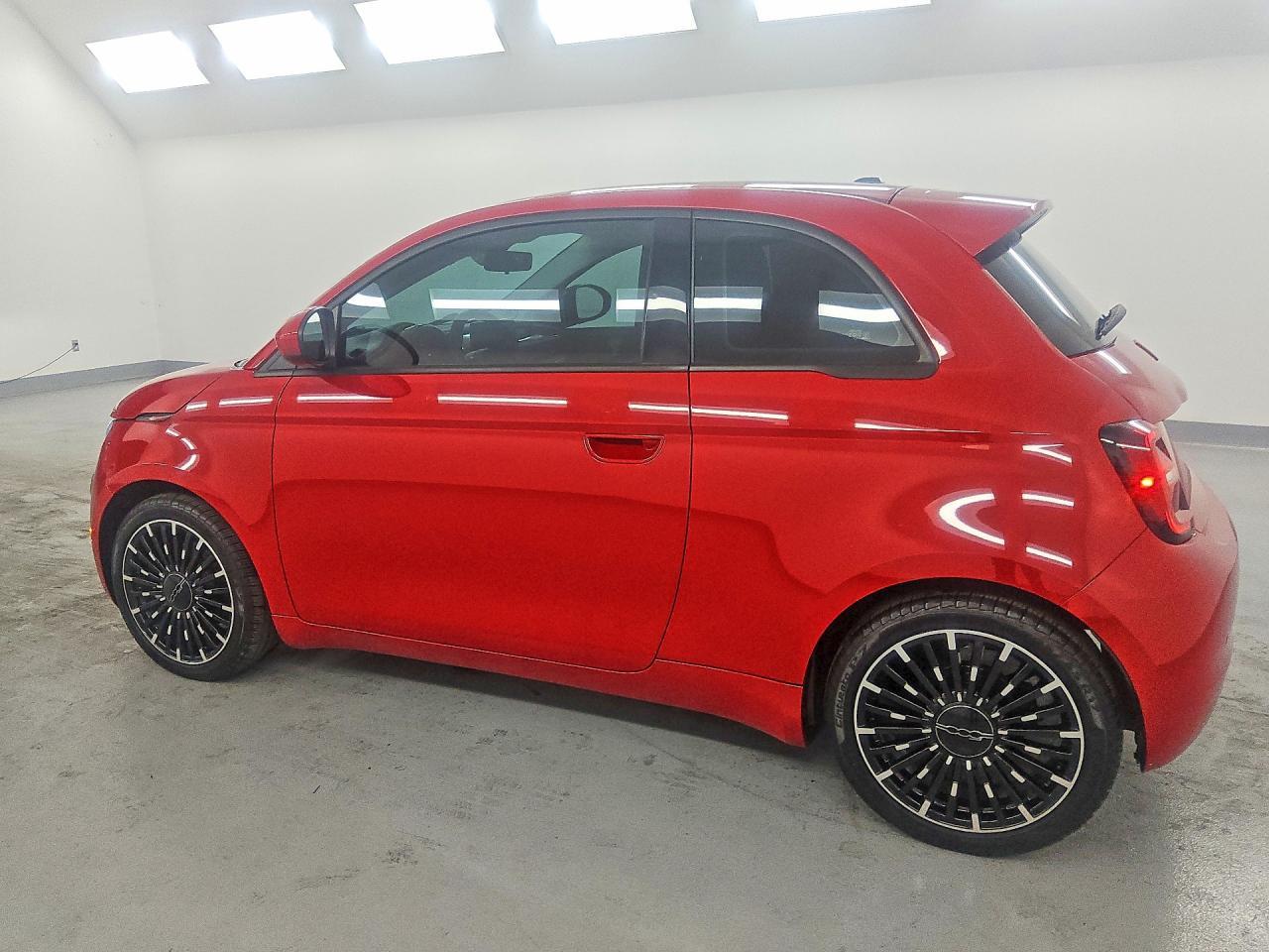 2024 Fiat 500 e red