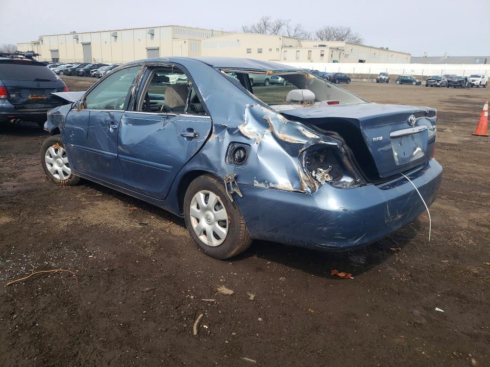 2004 Toyota Camry le