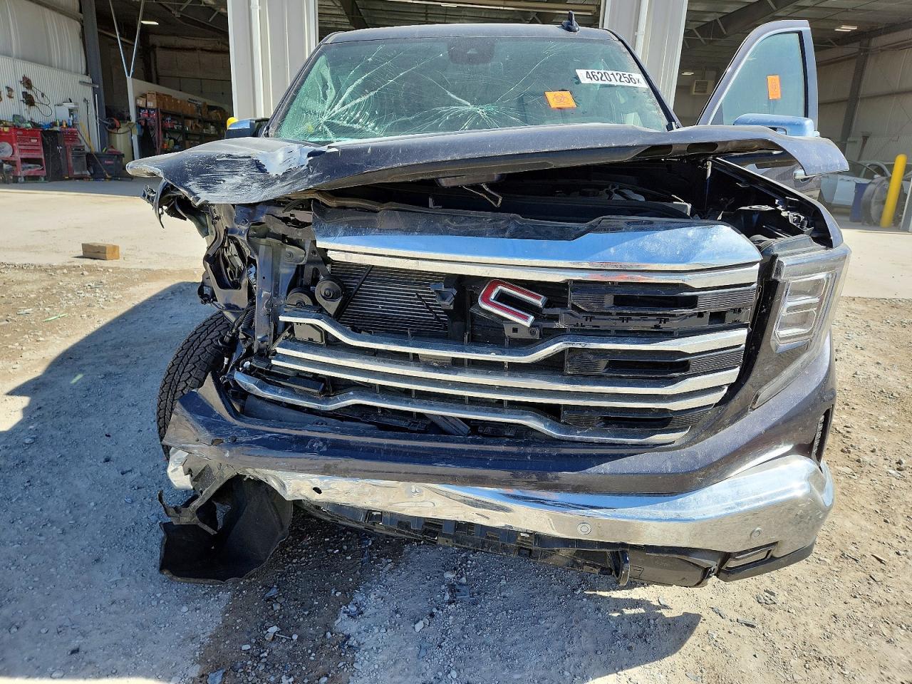 2025 GMC Sierra K1500 SLT