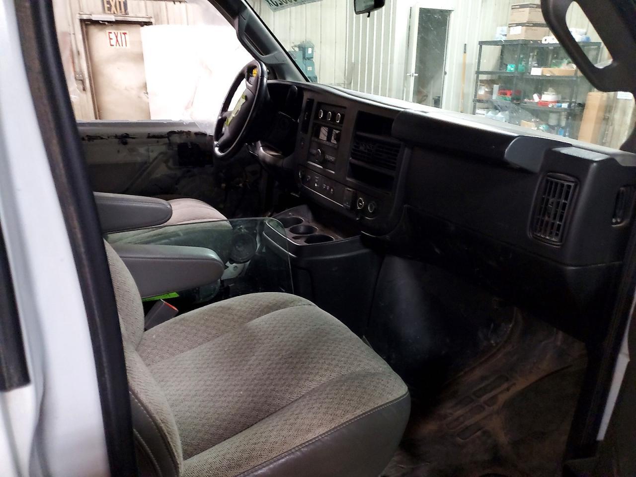 2022 Chev Rolet Express G3500 Delivery Truck