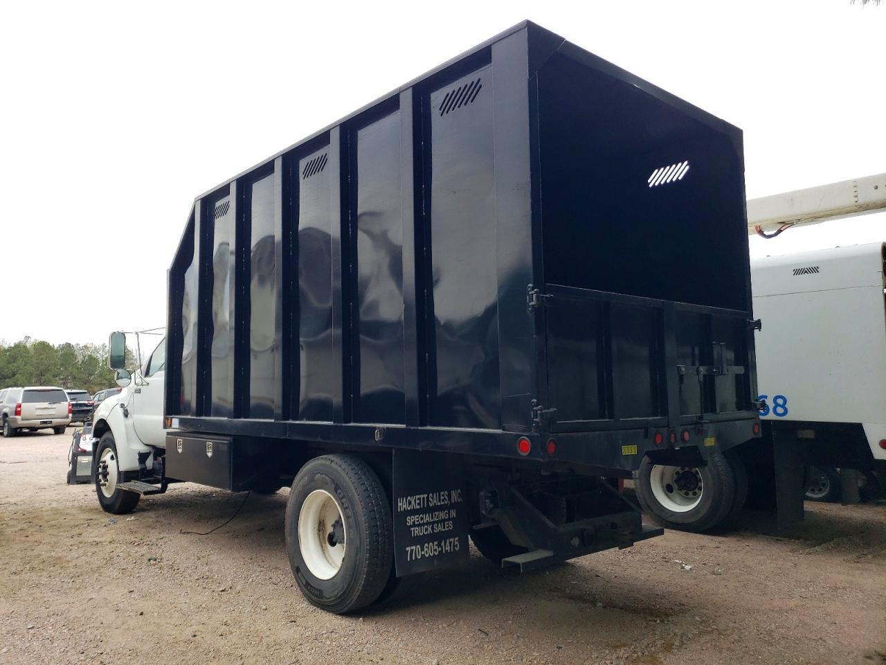 2004 Ford F750 Super Duty Chipper Truck