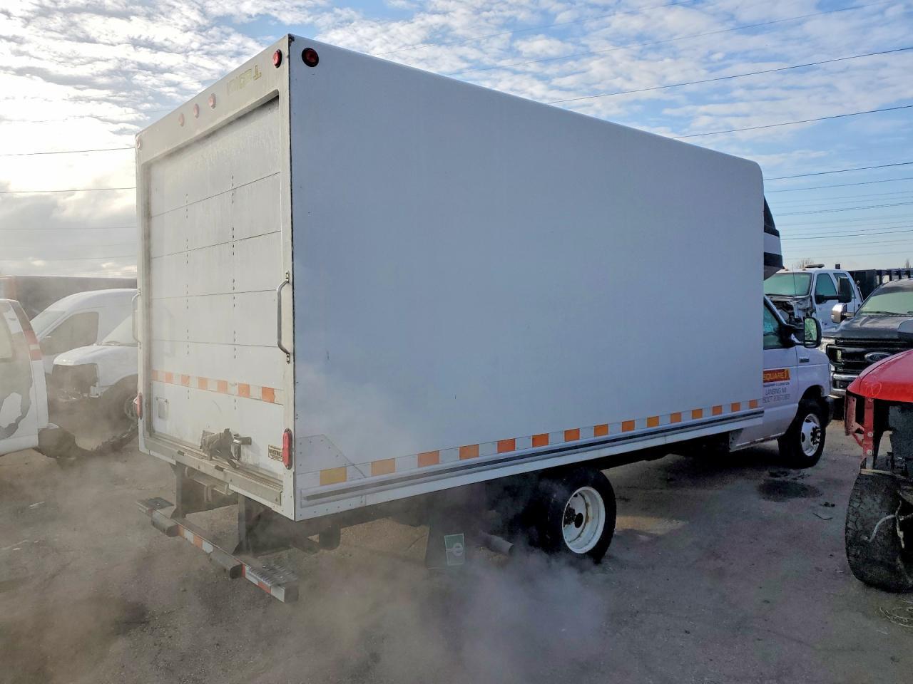 2021 Ford Econoline E350 Super Duty Cutaway Van