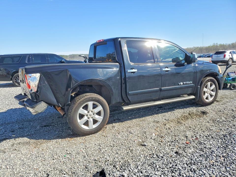 2011 Nissan Titan SV