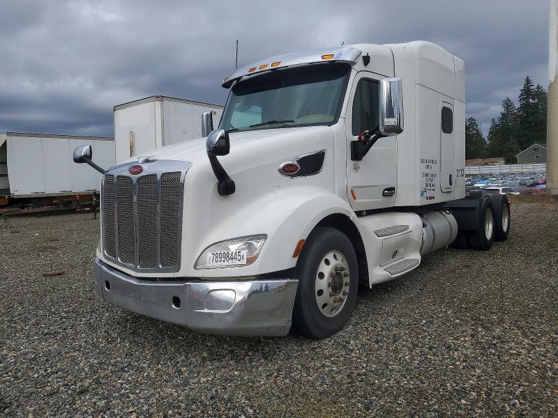 2017 Peterbilt 579 Semi Truck