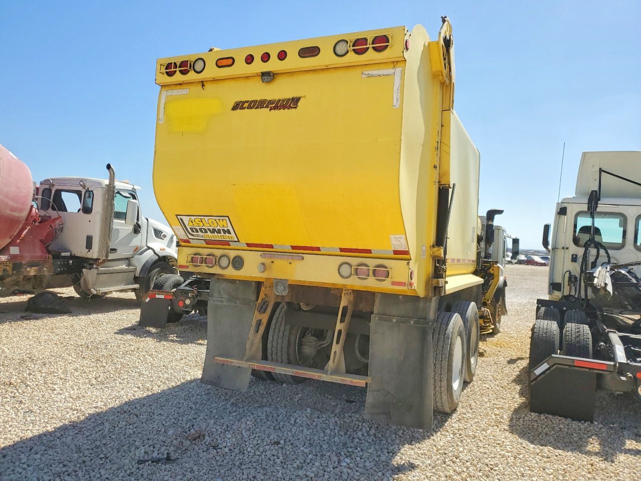 2016 Mack LEU613 Refuse Truck