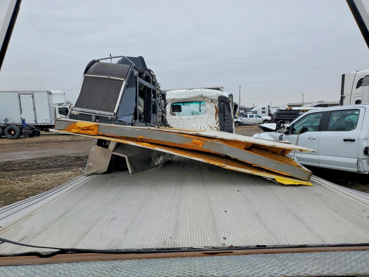 2023 Isuzu NRR Refrigerated BOX Truck